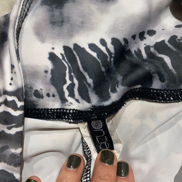 Onzie cropped chakra tie dye leggings - Picture 2 of 3